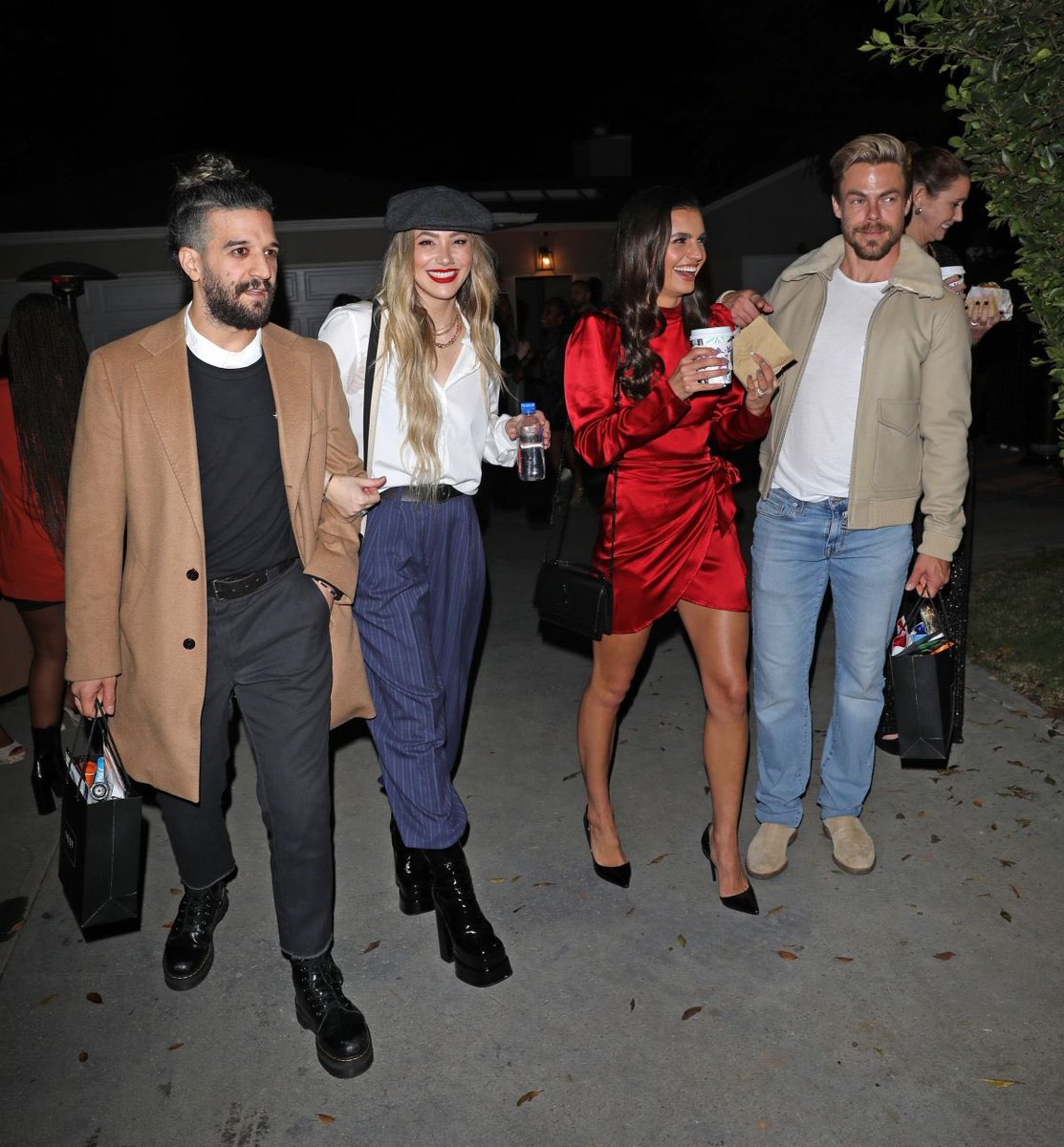 dan_radcliffehp's tweet photo. Love These 4.🥰♥️
#derekhough #hayleyerbert #markballas #bcjean
@derekhough @hayleyerbert @MarkBallas @BCJean https://t.co/w0r0wdjwzD
