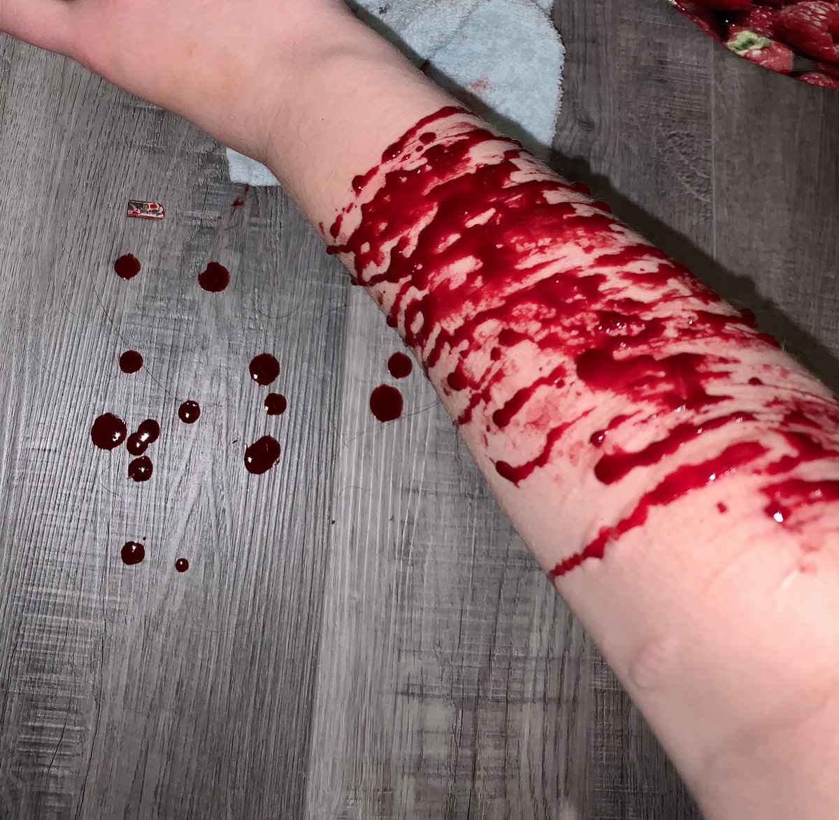 andanothergone's tweet photo. FAKE SFX

ayo i’m so drunk rn cutting is the only way i feel anything but here a pretty photo for you

shtwt beanstwt catscratchtwt https://t.co/2ALiVtbc0C
