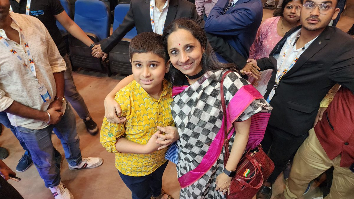 ChessbaseIndia's tweet photo. The wonderful trio at the @tschessindia - @vishy64theking, Akhil Anand and Aruna!
Photo: Amruta Mokal
#chess #chessbaseindia #tschessindia https://t.co/92jDk0bNUx