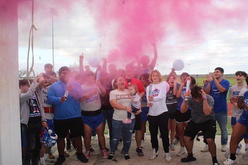 Baby Kirby #2 is a GIRL!! So glad our football boys got to be apart of our gender reveal! We are family💗💗 #ourboys #kirbygirls #kirbypartyof4 #coachingfamily