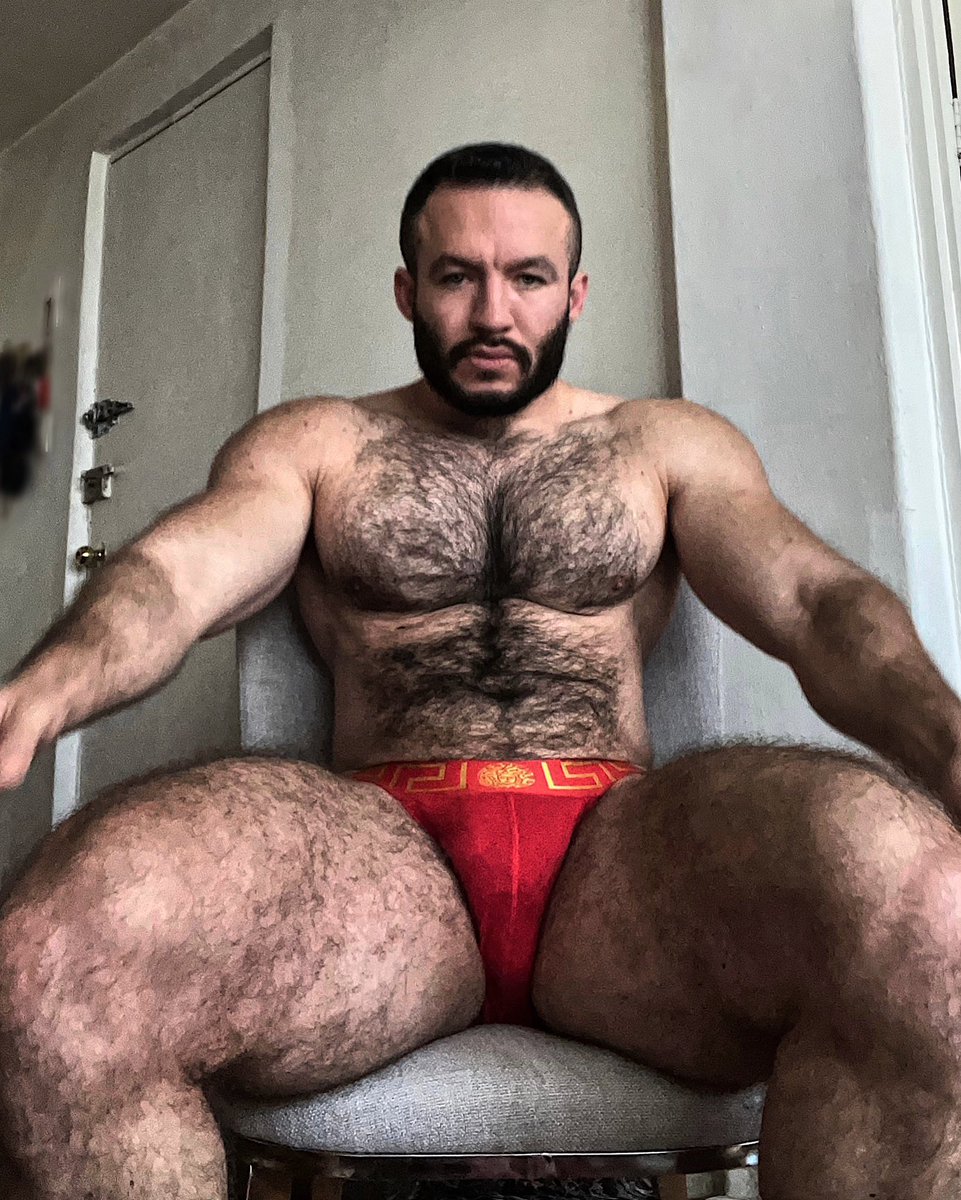 dimefierro's tweet photo. rt si te gustan las piernas peludas 😈 que me harías? 😏🔥 https://t.co/tFbVgscj4Y