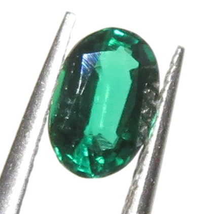 synthetic166's tweet photo. 合成石といっても製法によって値段は大きく変わります。
1ct1000円くらいで手に入ってもおかしくないのはベルヌイ法の合成石です。
エメラルドはフラックス法や熱水法などコストがかかる作り方しかできないので、あんまりお安い「合成エメラルド」は普通はありません。 https://t.co/xU0OzpAy5E https://t.co/0ERRPQweHj