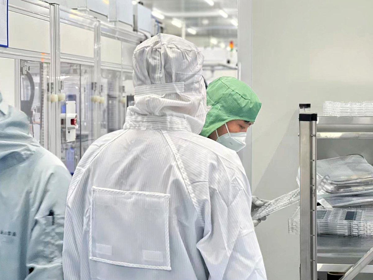 DKEePaper's tweet photo. The mass production ceremony of our first fully automatic E-paper production line in Fuyong manufacturer was successfully held❗❗Looking forward to delivering the mass produced E-paper displays by the automatic production line!🎊🎊
#epaper #eink #dke #epd #epaperdisplay https://t.co/wTNJ5eQfsp