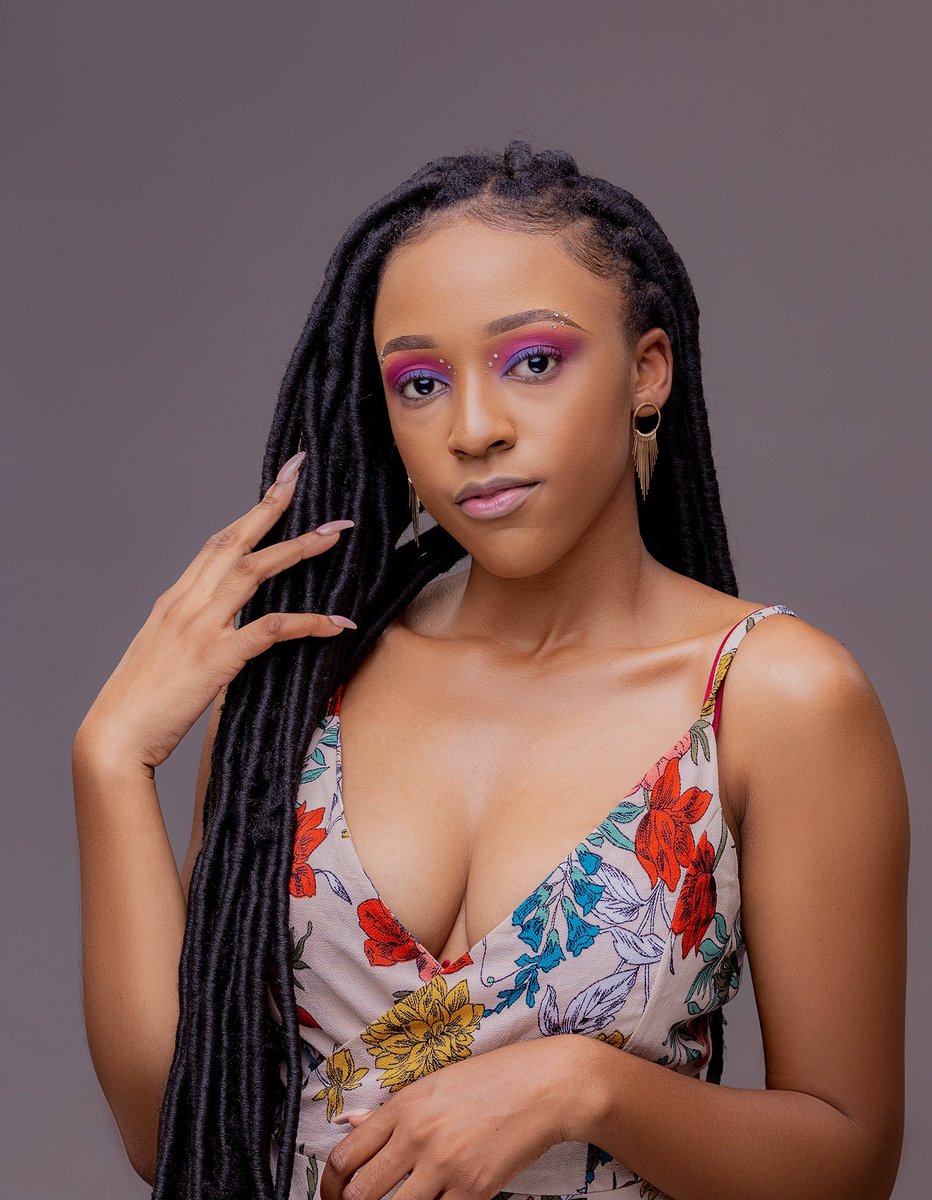 Panther 🖤 
El-shaddai 🤍
Happy holidays 🌍