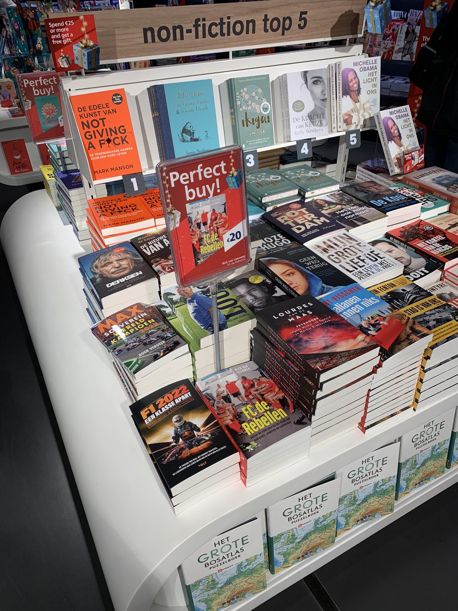 .<a href="/RickvanLeeuwen/">Rick van Leeuwen</a> Je boek ligt er mooi bij op Schiphol! :) FC de Rebellen!