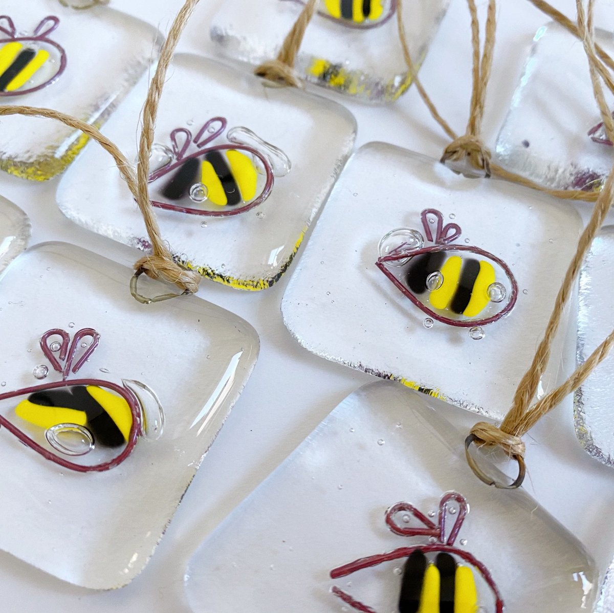 Fused Glass Bee Decoration tuppu.net/c4ac5826 ##UKGiftHour #shopsmall #MHHSBD #giftideas #HandmadeHour #inbizhour #UKHashtags #bizbubble #Decorations