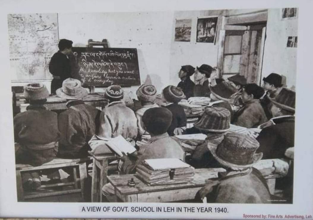 NilzaHashur's tweet photo. A beautiful picture of students with a teacher at a government School, Leh back in 1940. I think one of the best ways to preserve our Ladakhi tradition is to revive our old traditions by wearing our traditional attire 'Kos' as a uniform in government and private institutions https://t.co/cATxSgwI6l