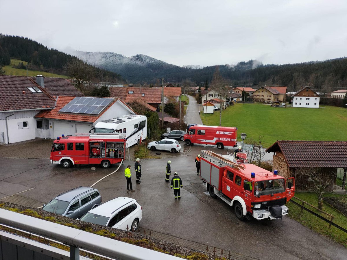Stichwort: B3 im Gebäude / Zimmer-brennt Wand nach Handwerksarbeiten

Fahrzeuge: LF10 + MZF

Kameraden: 13

Am frühen Nachmittag wurden wir zusammen mit den Kameraden aus Wengen und Weitnau nach Hofen alarmiert. #alttrauchburg #bavaria #bayern #Brand

ffw-kleinweiler.org/einsatz-feuerw…
