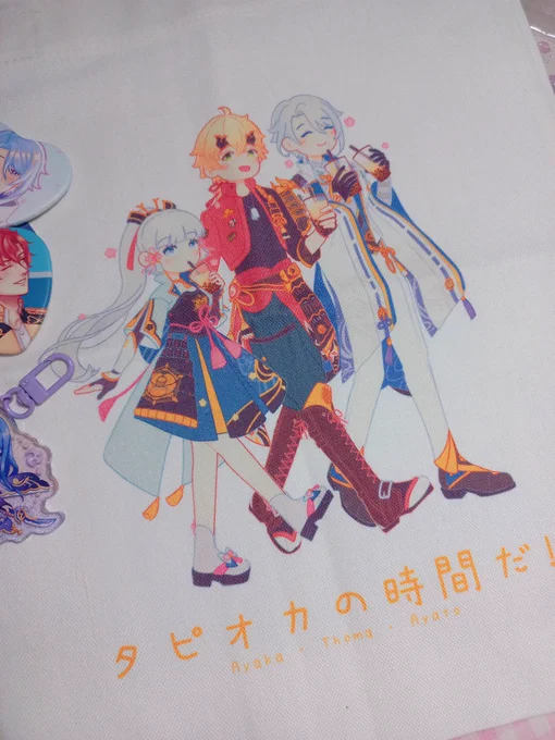MISS YUUU THE PACKAGE ARRIVED  omg i was surprised when i saw the tote bag ajdjakd cries...I LOVE EVERYTHING THE KEYCHAIN IS SO CUTE IM GONNA USE THE TOTE BAG RLY OFTEN  THANK U MISS YUU...UR ART IS THE CUTEST MWAH 