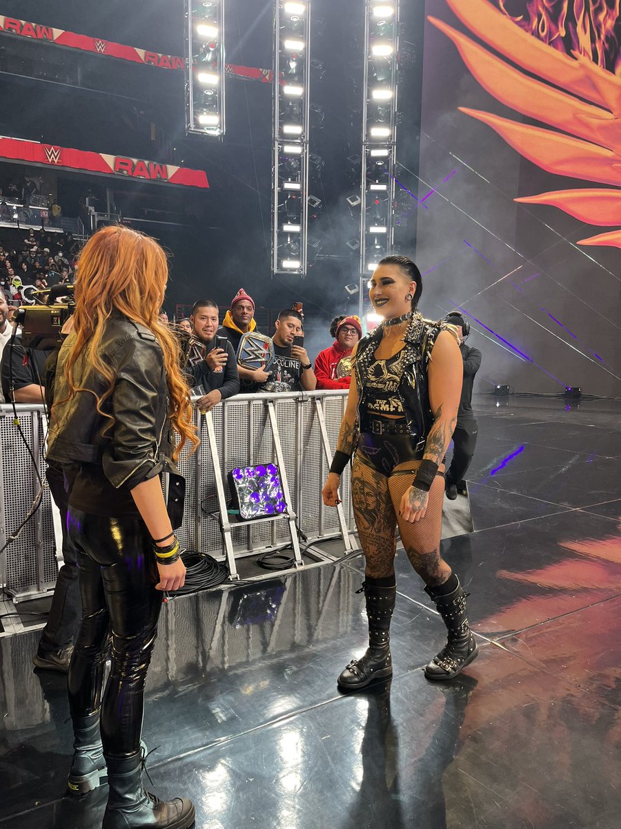 MsHope0621's tweet photo. @RheaRipley_WWE Section 6 was SO mad that the ref wouldn’t move.😡Let #Mami/Papi and #TheMan fight! #RAW #RAWDC #MondayNightRAW https://t.co/wargxNOb8D