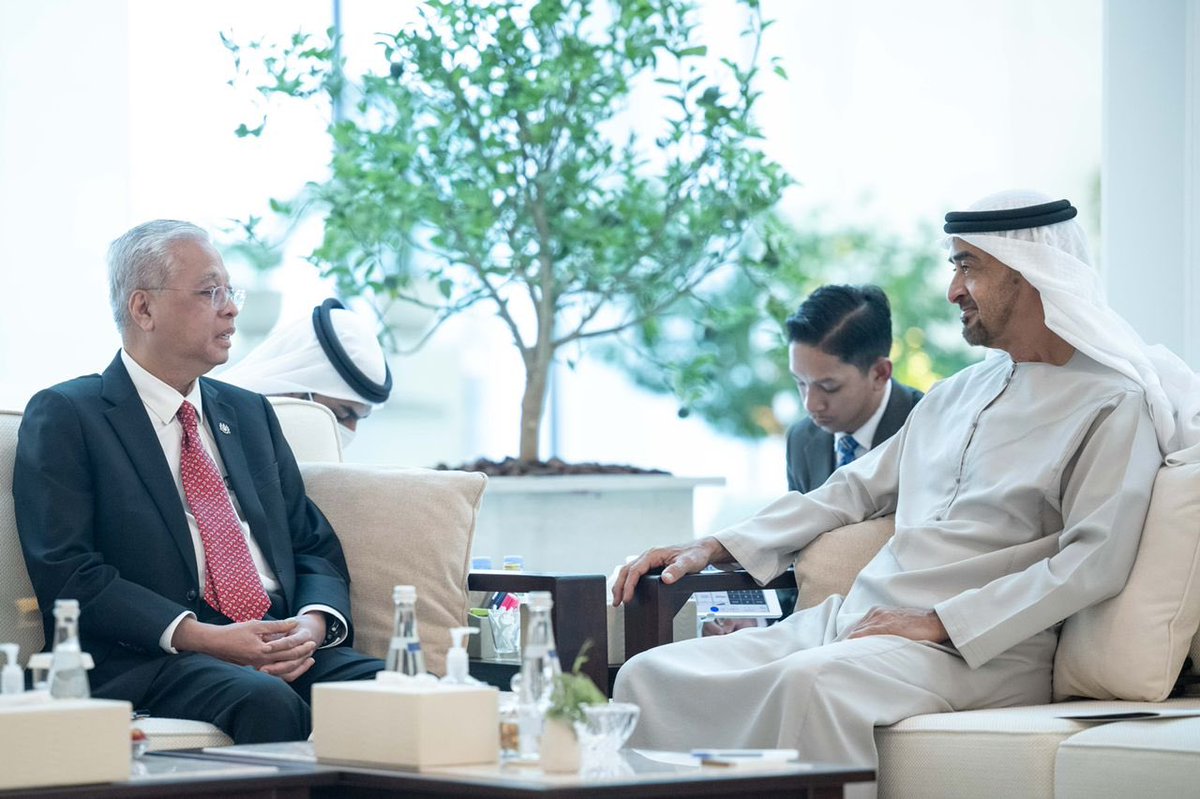 IsmailSabri60's tweet photo. KERJASAMA ERAT MALAYSIA DAN UAE

Sejarah baharu tercipta apabila PETRONAS Abu Dhabi Sdn Bhd, anak syarikat milik penuh PETRONAS, telah menandatangani perjanjian dengan Abu Dhabi National Oil Company (ADNOC) untuk meneroka dan menilai Unconventional Onshore Block 1.. https://t.co/FJRp0faY4j