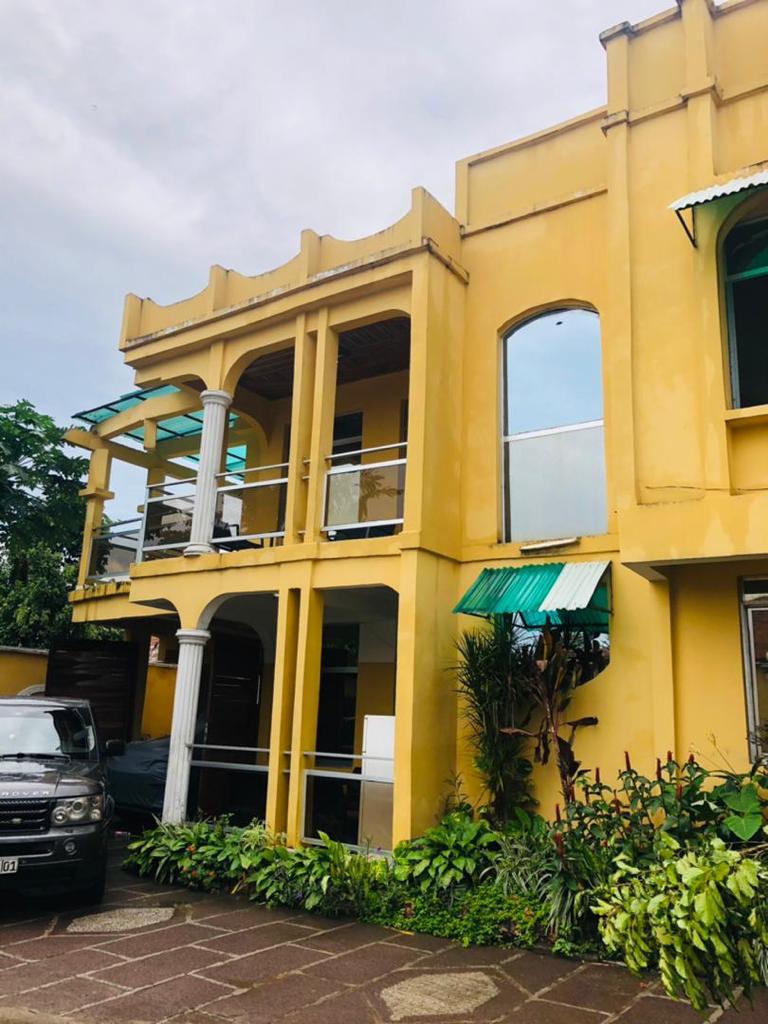 BidingijaC's tweet photo. 🏠 MAGNIFIQUE PARCELLE AVEC 2 DUPLEX MISE EN VENTE 🏠 
À MONT FLEURY 
DANS LA COMMUNE DE NGALIEMA QUARTIER JOLI PARC TRÈS BIEN SITUÉE. 
💵 PRIX: 1.200.000$ À AVEC 900.000$ ÇA PASSE 
📐SUPERFICIE: 20M/24M
LES 2 DUPLEX CHACUN EST COMPOSÉ DE 4 GRANDES CHAMBRES ETC...
+243808989950 https://t.co/9t6aHAZPGe