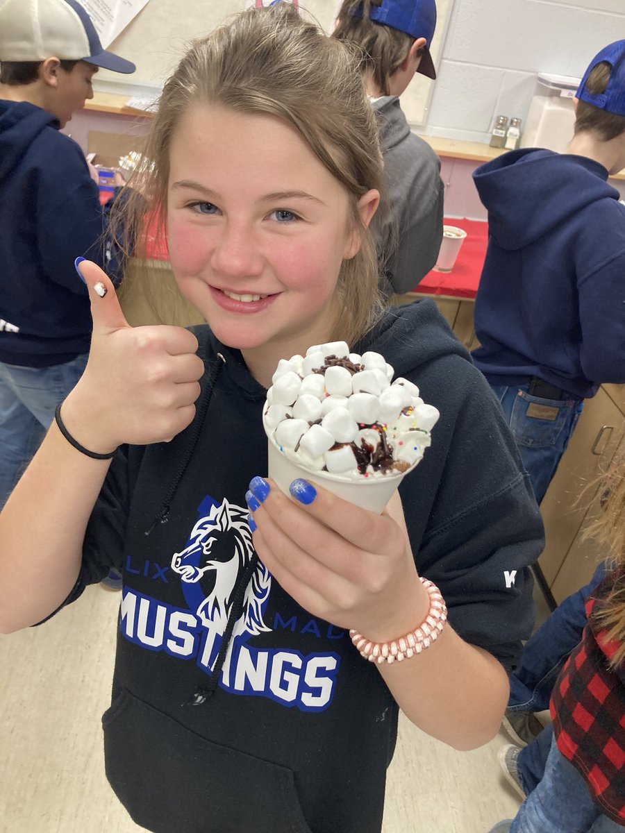 AlixMACSchool's tweet photo. On the 1st Day of Christmas, our Jr/Sr Student Leadership Team gave us a HOT CHOCOLATE BAR!!! Thaaaank yoooou!!! ☕️🎄❤️ @WCPS72 #AXele1 #Reconnrction https://t.co/zydfW3DZ37