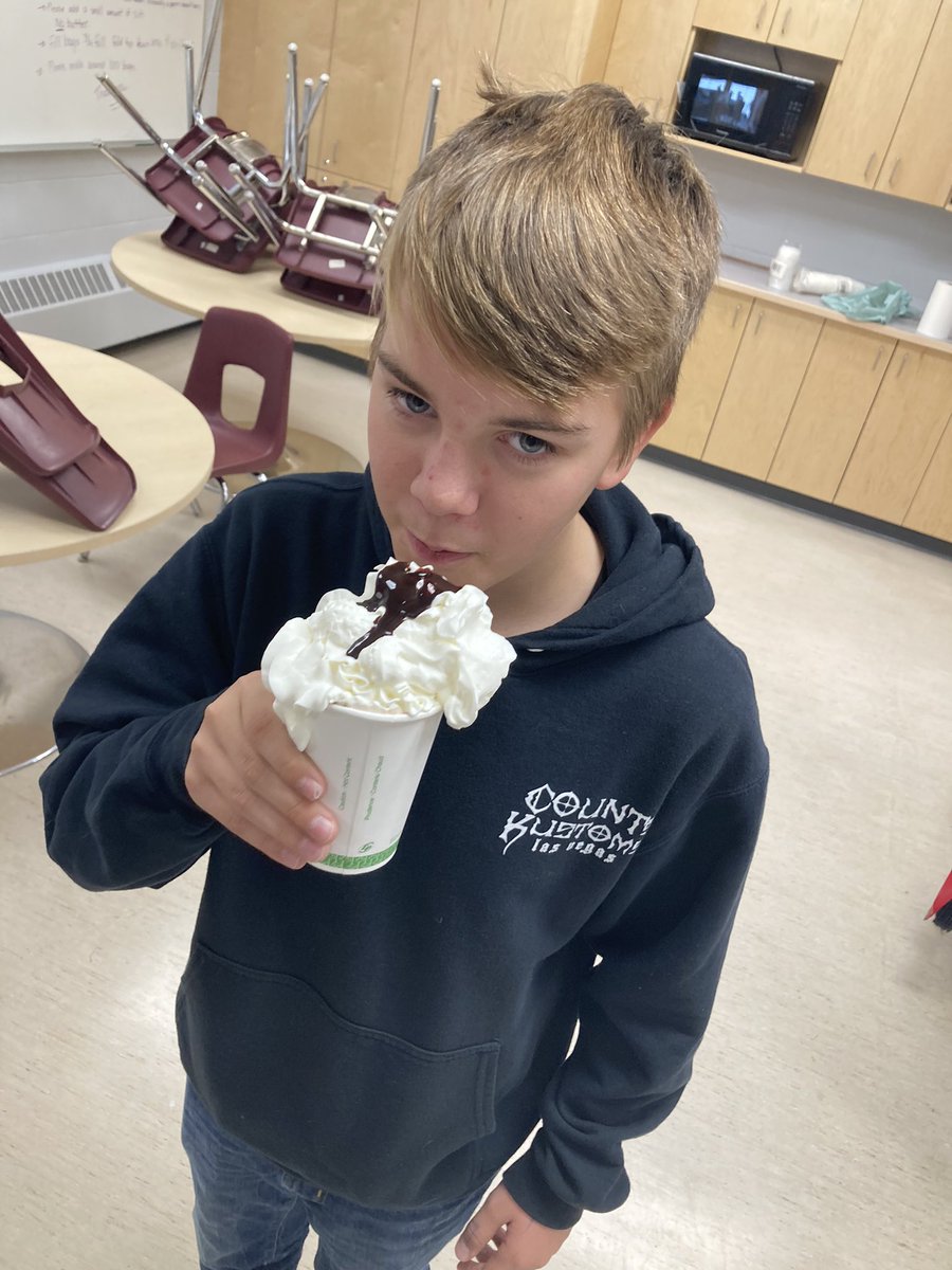AlixMACSchool's tweet photo. On the 1st Day of Christmas, our Jr/Sr Student Leadership Team gave us a HOT CHOCOLATE BAR!!! Thaaaank yoooou!!! ☕️🎄❤️ @WCPS72 #AXele1 #Reconnrction https://t.co/zydfW3DZ37