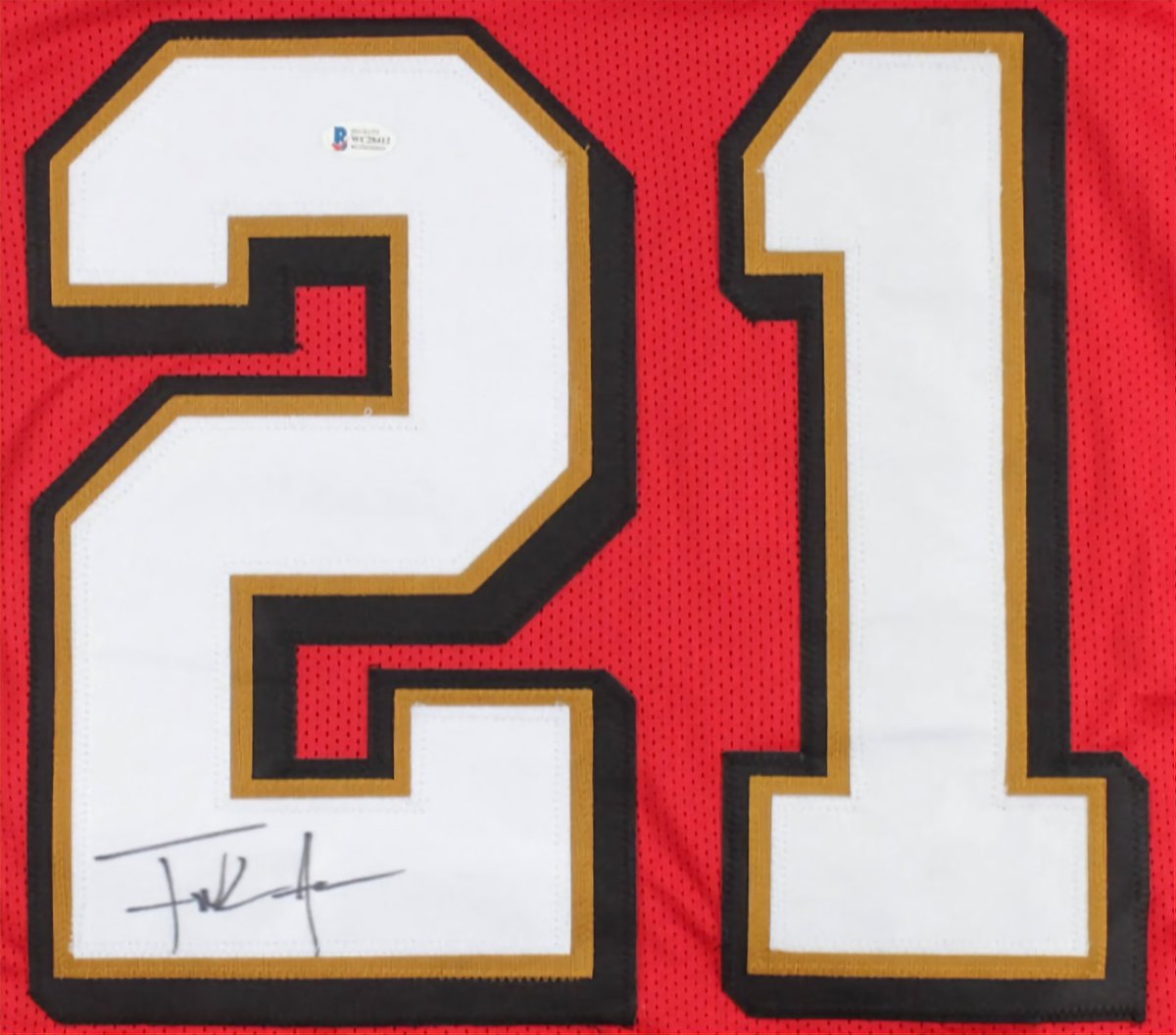 FaithfulGiveway's tweet photo. 🚨#FaithfulGiveaway # 97🚨

Its still Victory Monday Faithful!

Up for #Giveaway are 2 different Frank Gore signed Jerseys.

To Enter

1. Follow &amp; Retweet

2. Comment below your Favorite 7th Round QB🤫

3. Winners will be announced at Halftime on 12/11

 #NFL #FTTB    #49ers https://t.co/0HqDls1fgS