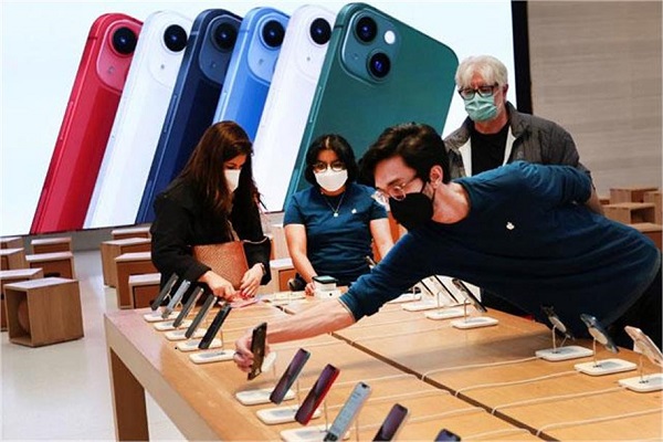 JagbaniOnline's tweet photo. ਭਾਰਤ ਬਣੇਗਾ ਦੁਨੀਆ ਦਾ ਸਭ ਤੋਂ ਵੱਡਾ iPhone ਨਿਰਮਾਤਾ, ਦਿੱਗਜ ਕੰਪਨੀ Apple ਬਣਾ ਰਹੀ ਇਹ ਯੋਜਨਾ
https://t.co/t4K8V0QJ7W
#India #IPhoneMaker #Apple #Plan https://t.co/9JnOqOynBJ