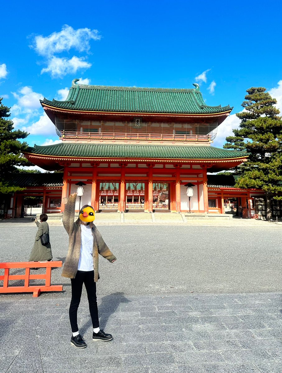 link_1214's tweet photo. 京セラ美術館に行ったので平安神宮でBE FIRSTがツアー無事完走できることをお願いして、8月のBE FIRST全国訪問で最年長組🐢🦁が京都に来てくれた時の写真風を旦那に撮ってもらいました📸
寝不足やけど来てよかったー😆満足‼︎
とーさんありがと⸜♡⸝ https://t.co/W0ioVR265O