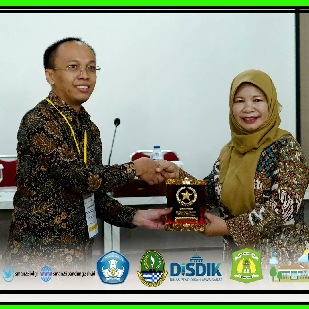 sman25bdg's tweet photo. Kunjungan Commision On Population And Development Philipines ke SMA Negeri 25 Bandung. Turut hadir BKKBN dan Kemensetneg RI. https://t.co/trnEYHV9S6
