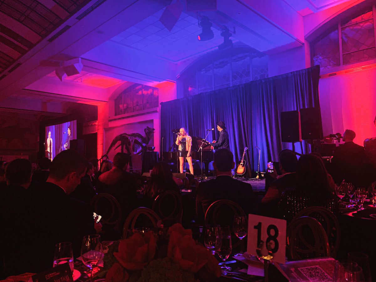 Out late on a school night to support a very worthy cause - with a bonus to see my favs <a href="/Metric/">M E T R I C</a>! Thank you to <a href="/WarChildCan/">War Child Canada</a> for a fun night and for all the incredible work you do. 

Online auction is open until tomorrow at noon. Please consider a donation:  trellis.org/the-world-that…