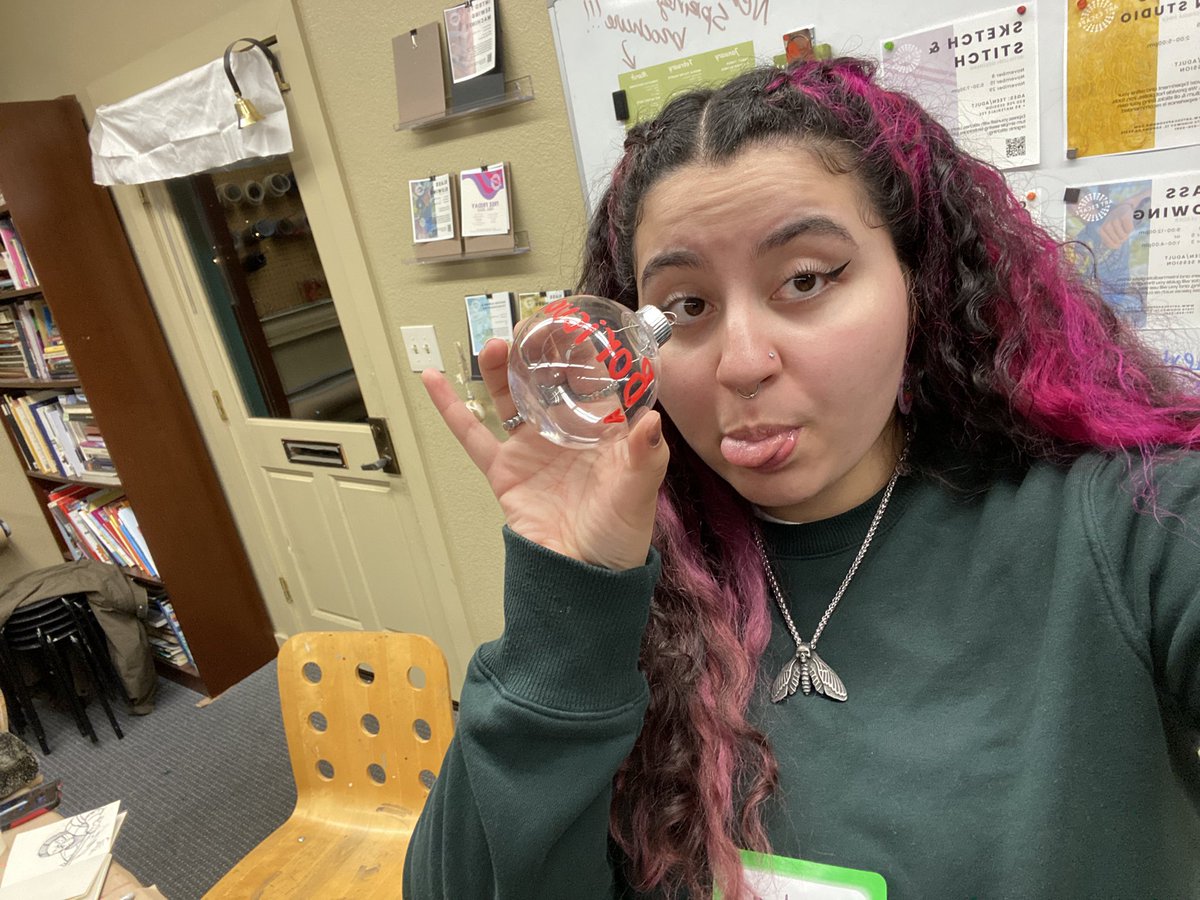 Kaishalee2's tweet photo. Him in Texas vs me at work ❤️ https://t.co/OnfWFbc0VQ