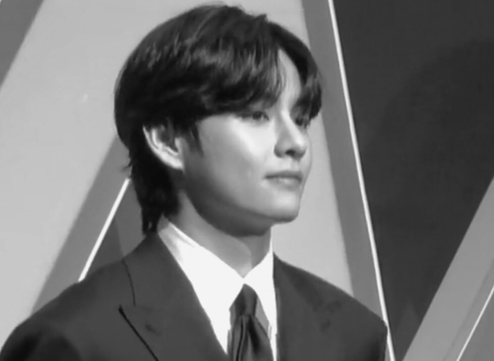 Taehyungimpact's tweet photo. Taehyung is so unreal ✨ https://t.co/TXtwb6tjZh