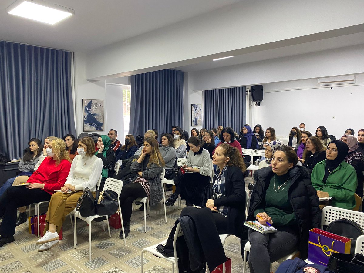 KartalRAM's tweet photo. Beykent Üniversitesi ve Doğuş Üniversitesi işbirliğiyle ilçemiz psikolojik danışmanlarına yönelik olarak Doç. Dr.  Durmuş ÜMMET tarafından Kısa Süreli Çözüm Odaklı Terapi eğitimimizi Köy Hizmetleri Anadolu Lisesinde gerçekleştirdik. https://t.co/FWPlceP0B5
