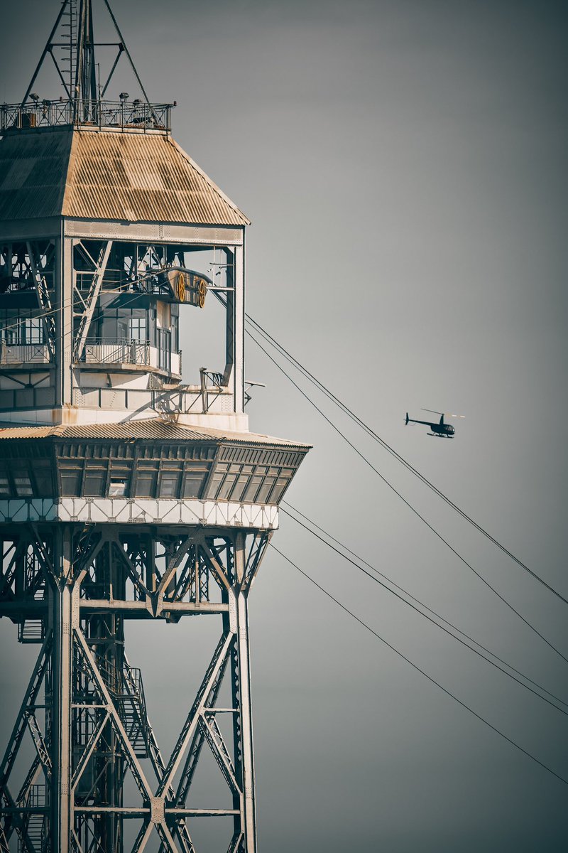 Sea rescue near the cableway tower

📸 Fujifilm X-T4

📷 Fujinon XF 100-400mm F4.5/5.6 R LM OIS WR 

#barcelona #telefericdemontjuic #tower #cableway #cablewaytower #cablecar #engineering #helicopter #searescue #clouds #streetphotography #urbanphotography #landscape #photography