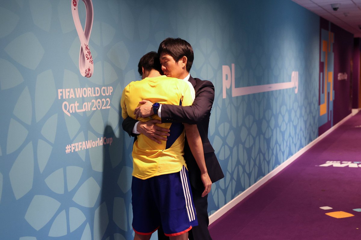 Coach Moriyasu embracing Mitoma who cries out after the match
Photo via FIFA
#JPNCRO 
#BHAFC 
#FIFAWorldCup