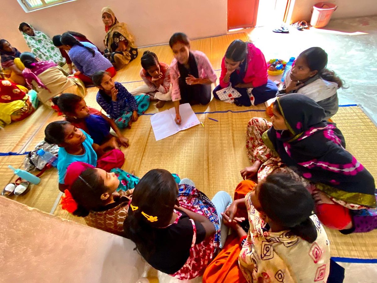 muheem_esp's tweet photo. Under The #16DaysActivism
#ProtectionDoesntProtect #WomenGainingGround
#16DaysOfActivism2022 #16DaysOfActivism #GBV #EndGBV #OrangeTheWorld #16Days #muheem #crea #gbv #varanasi #culturalprogram #activism #earlymarriage @ThinkCREA #sigra #workshop https://t.co/emrrfaAlW8
