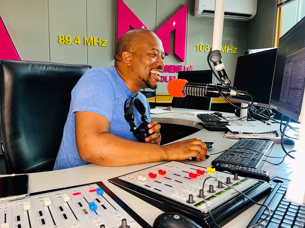 Djbrianrikhotso's tweet photo. #Iamradio #DjBrianrikhotso #DjBrian #PhaphamanaMunghana https://t.co/ygVxUpGCXG