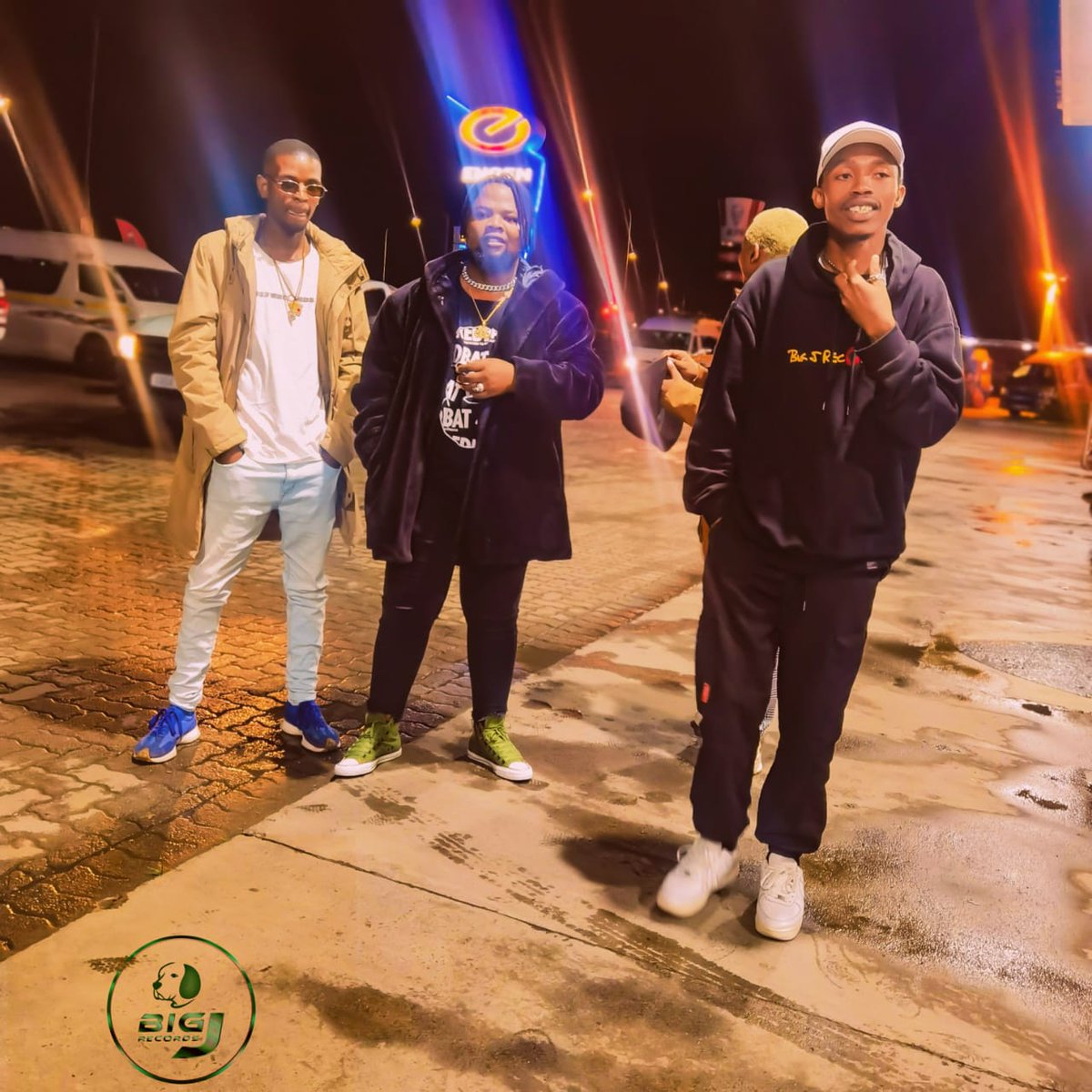 SMPVE2's tweet photo. A B A N G A N I 
MUSIC VIDEO OUT NOW
https://t.co/kccoxzlipX https://t.co/18Pb93JTv9