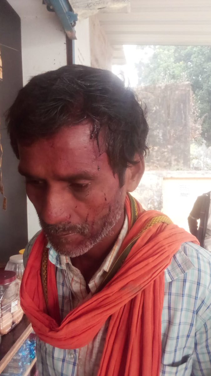 muzaffarmahfoo1's tweet photo. कोखराज थाना अंतर्गत शोभना निवासी राकेश सिंह, अरविंद सिंह, अशोक सिंह, व पूनम सिंह को
दबंगो ने लाठी डंडे व धारदार हथियार से प्राण घातक हमला किया, हमले में चारों गंभीर रूप से हुए घायल।
@Uppolice 
@ADGZonPrayagraj 
@kaushambipolice 
@DMkaushambi https://t.co/moKkhBs98T