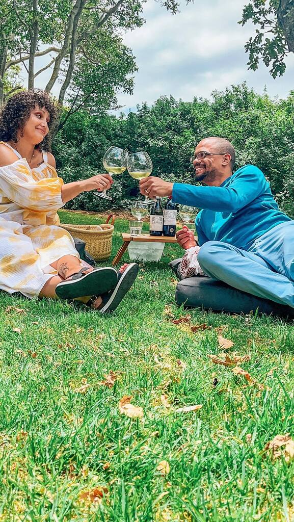 tulipandphoenix's tweet photo. Picturesque picnics at @grootconstantia with the delectable @jonkershuisrestaurant Gouverneurs Picnic Basket 🧺
#grootconstantia #grootconstantiawineestate #capetown #capetownsouthafrica #thingstodoincapetown #capetownlife #capetownliving #exploreca… https://t.co/tsa2AUy5EI https://t.co/nefrvNV2TH