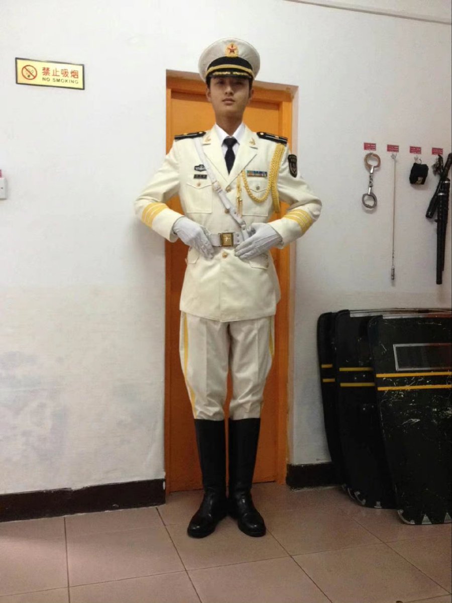 SunFromNebula's tweet photo. 白色制服对身材要求最严格了！ https://t.co/84EaDnyxip