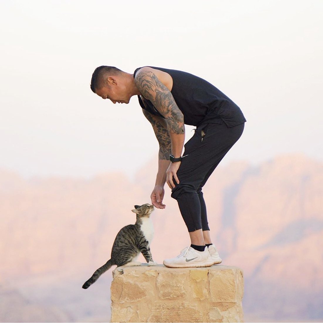 Vänlighet kostar inget, och det syns inte alltid på utsidan vem som kan behöva ett leende ❤️ #BEKIND 
#startamedettleende