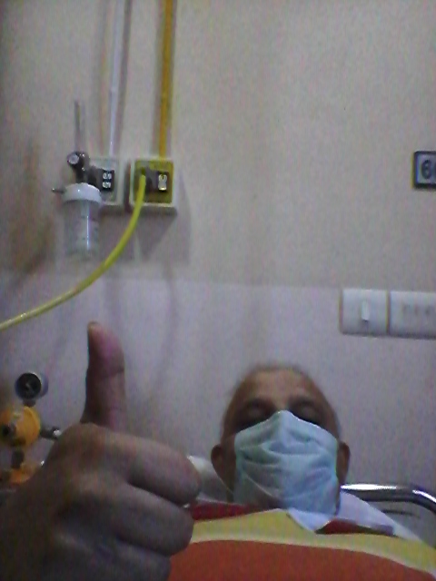 p1j's tweet photo. My fav chemo story is I was on a saltless, spiceless Daliya/Upma diet for a few weeks & just after my 1st Chemotherapy, My surgeon Masaji, travelled 5hrs after his dialysis to make sure to see me & brought spicy Kachori from Kota
& I HAD IT
#KachoriforChemo #DoNotTrytheStunts https://t.co/i8mkXeTDHA