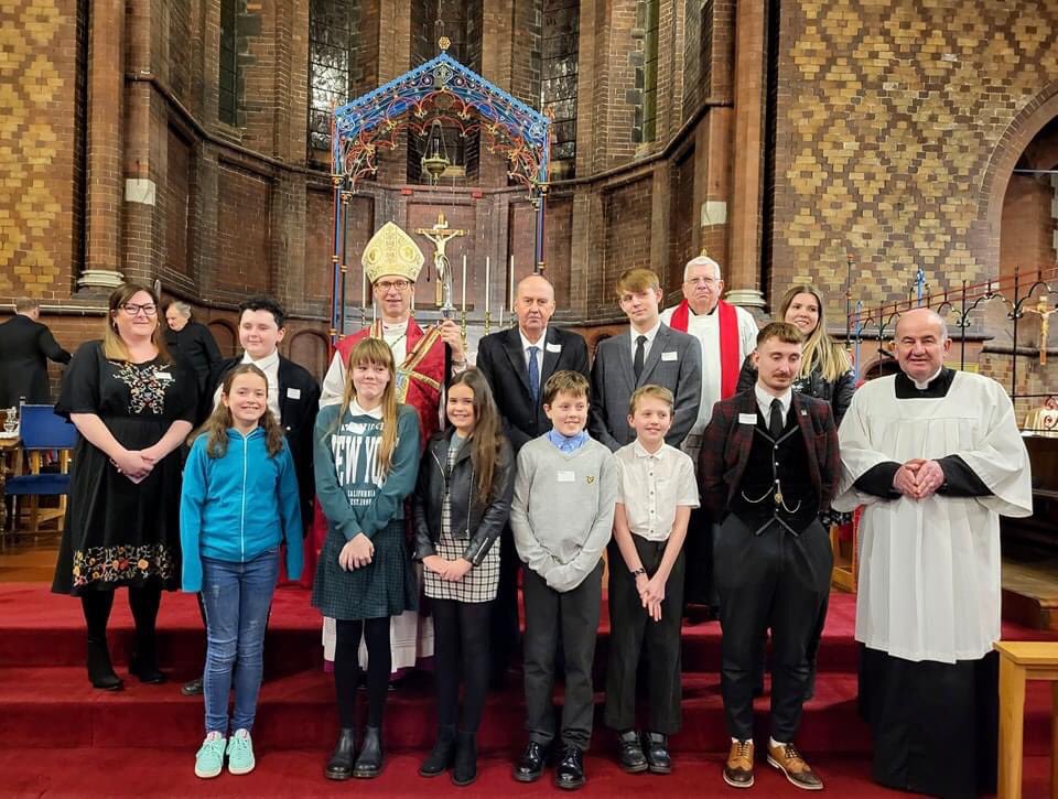 @StCathsBurnley wonderful to have @BpBurnley with us to Baptise and Confirm. Congratulations to the Candidates and our continued prayers. @cofelancs @SocietyofMary @SSCHOLYCROSS @fellowshipsje