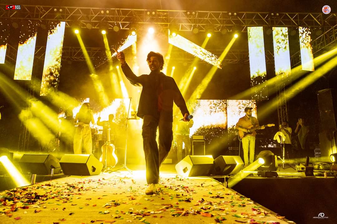 darshankibristi's tweet photo. Really he is look like an angel 😇💙...

My real life Angel @DarshanRavalDZ 💙 https://t.co/bMqgxvg0sT