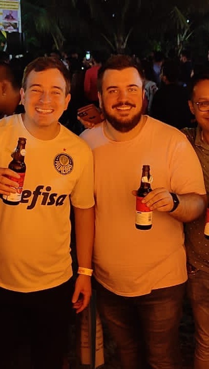 getfruzzante's tweet photo. The month of merry vibes and fizzy wine is here. 
Cheers to your love for Fruzzante 🥂 https://t.co/PeHN3OSyCO https://t.co/JbLjtz3RBa