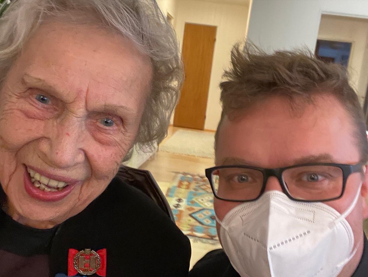 100-vuotias kolmen sodan lotta Alli Korva kertoo miten onnellisuuden voi saada. Kuuntele Yle Areenasta areena.yle.fi/podcastit/1-64… <a href="/niinisto/">Sauli Niinistö</a> Alli Korva muistelee myös Talvisodan ensimmäistä päivää #itsenäisyyspäivä #Suomi105 #itsenäisyys