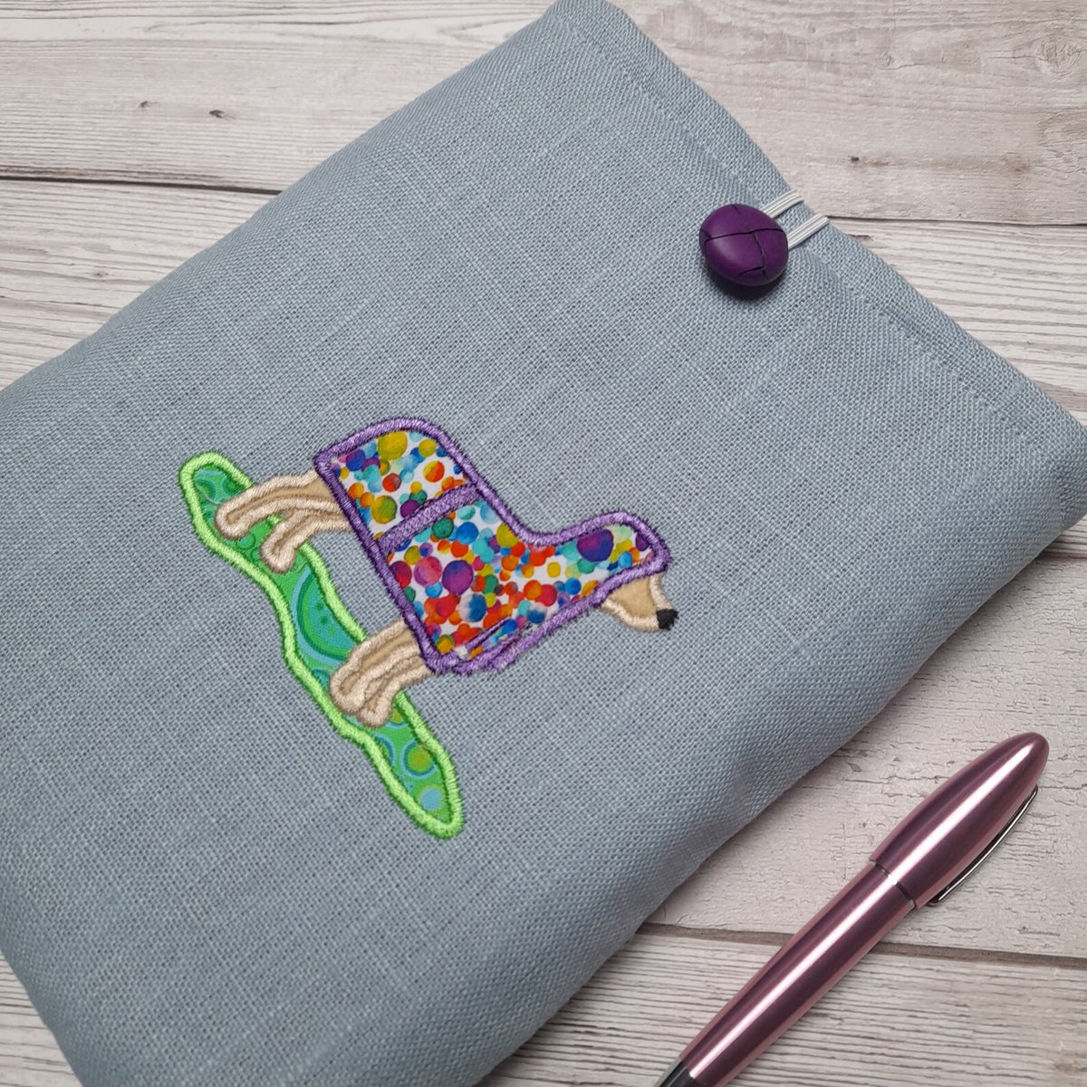 These adorable linen #handmade #book covers make the perfect unique #gift for the #labrador lover in your life Can be #personalised to make them even more special dotty4paws.co.uk/product/schnau… #Earlybiz @MolleCollection