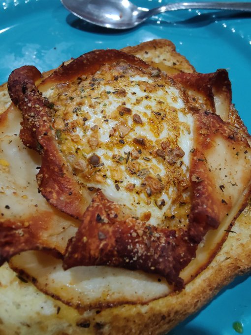 Who else has an air fryer? What do you cook in it⁉️ I have made so much in mine since I got it 😃 https://t