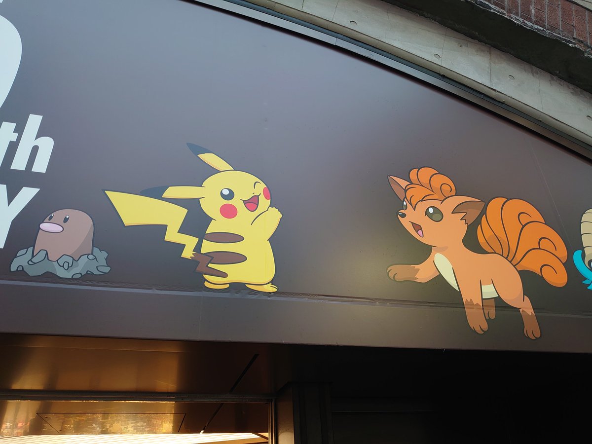 takapikapmaster's tweet photo. 新橋駅のポケジェニックを見に来ました！
#ポケモン
#ポケジェニック
#鉄道開業150周年 https://t.co/n6HPjVJRef