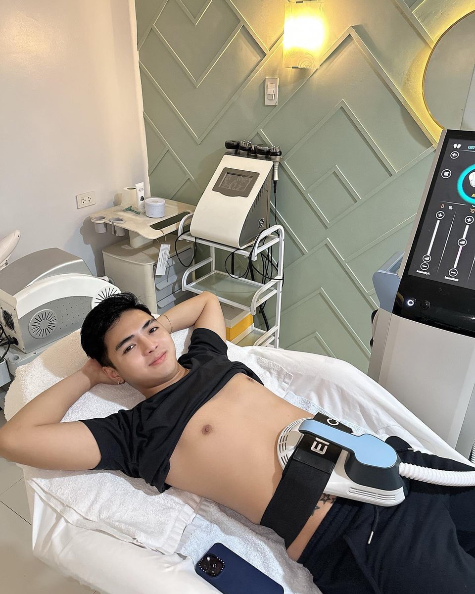 EMsculpt today! It helps build muscle and burn fat simultaneously, with no downtime, and gives long-lasting results. 💙 here @SkinHubPH 😍 #SkinHub