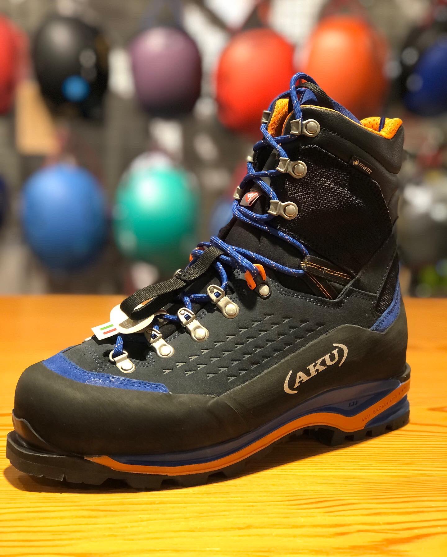 アク ロケット ミッド DFS GTX W&#39;s ROCKET MID DFS 25cm 711ISG レディース AKU トレッキングシューズ 登山靴 楽天市場】【中古】アク ロケット ミッド DFS GTX W's ROCKET