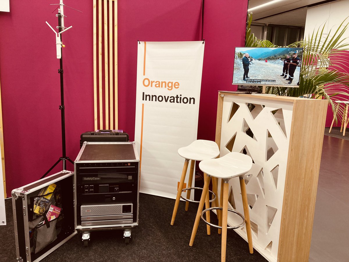 grego_fr's tweet image. Prêts pour la #DigitalTechConference par @Le_Poool avec en exclu sur le stand @OrangeBretagne 
-&amp;gt; Orange Digital Center
-&amp;gt; #SafetyCase (edition limitée #Bzh)