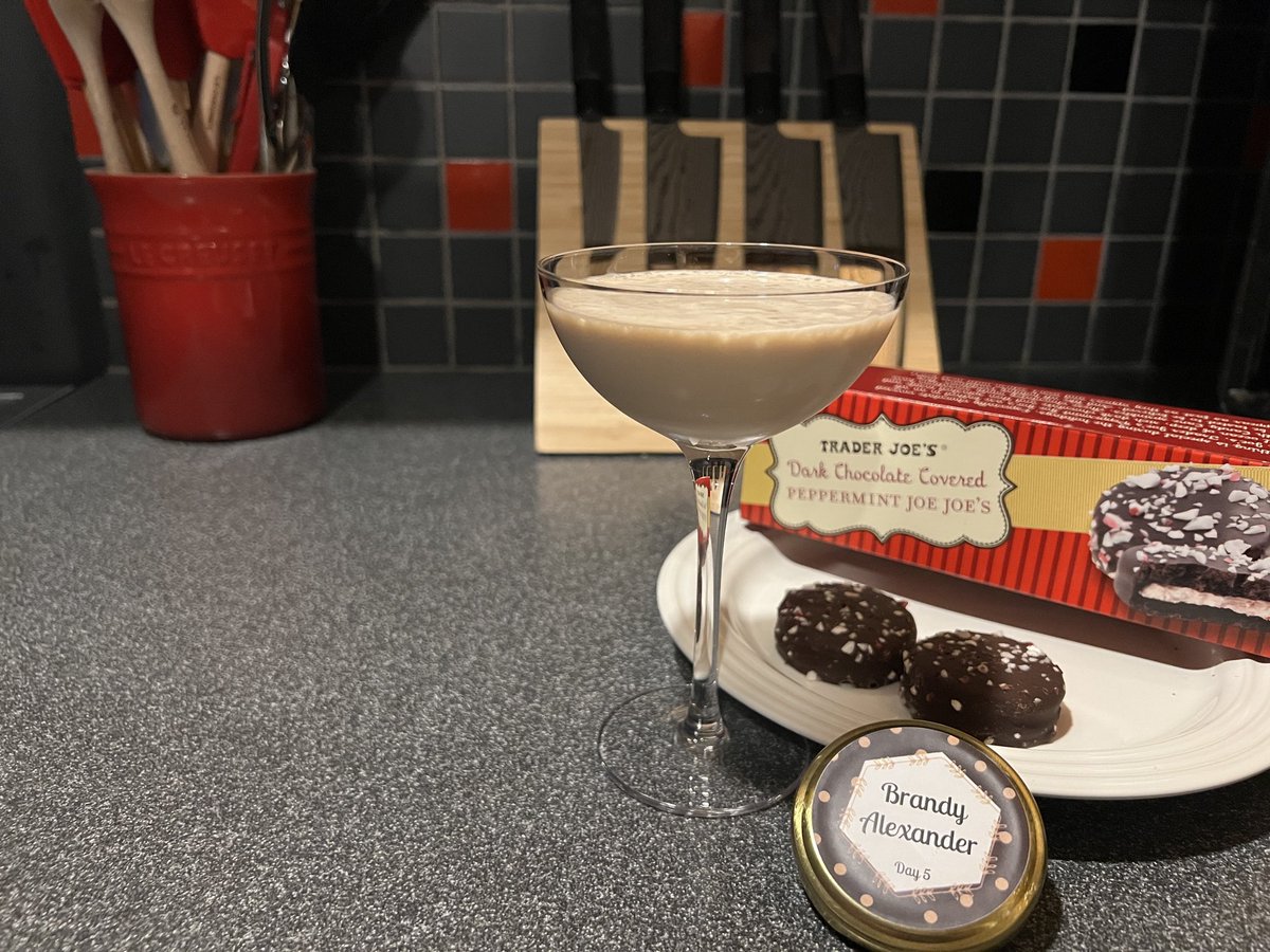 Day 5 of the Cocktail Advent Calendar combined with my favorite holiday dessert…
