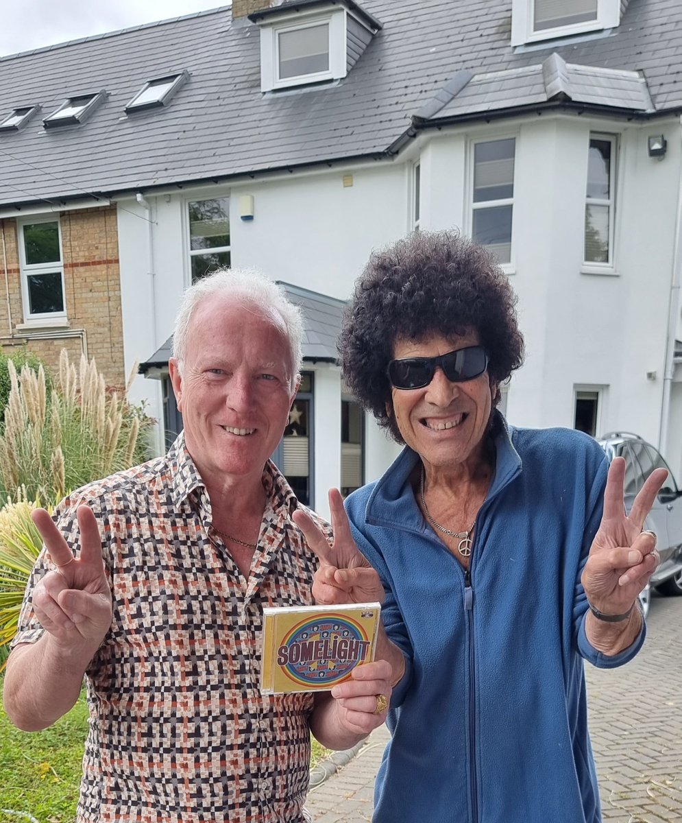 Quizbritain's tweet photo. Privelaged to be invited as one of the sessions singers on my good friend @MungoJerryLTD new album. Shedding 'Somelight' in this crazy world we live in. God bless you Ray. 🙏 #mungojerry #PeaceAndLove #somelight https://t.co/IXS54VNisU