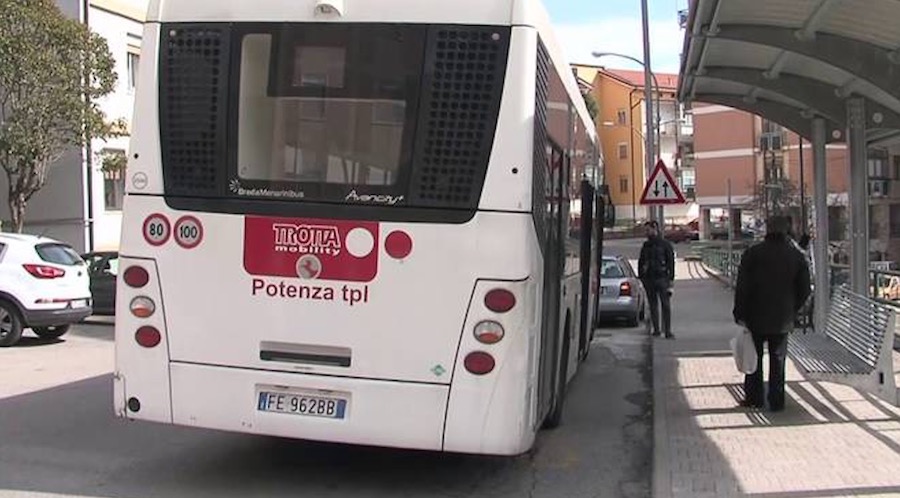 CEFOLA: «LA DITTA TROTTA NON PAGA MA RICEVE» - L'incalzo del segretario Uil Trasporti Basilicata contro i mancati pagamenti dell’uscente gestore del Tpl - lecronachelucane.it/2022/12/06/cef…