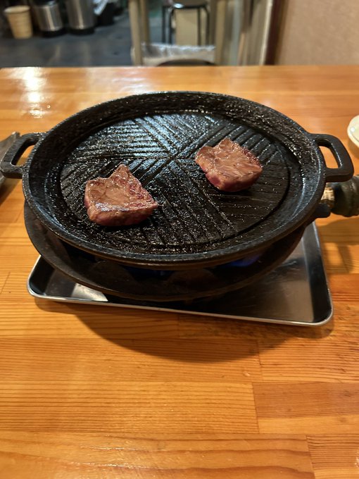 馬刺し強めの居酒屋さんきてる
3枚目は鴨の生ハム 